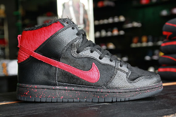 Nike Dunk High SB Krampus